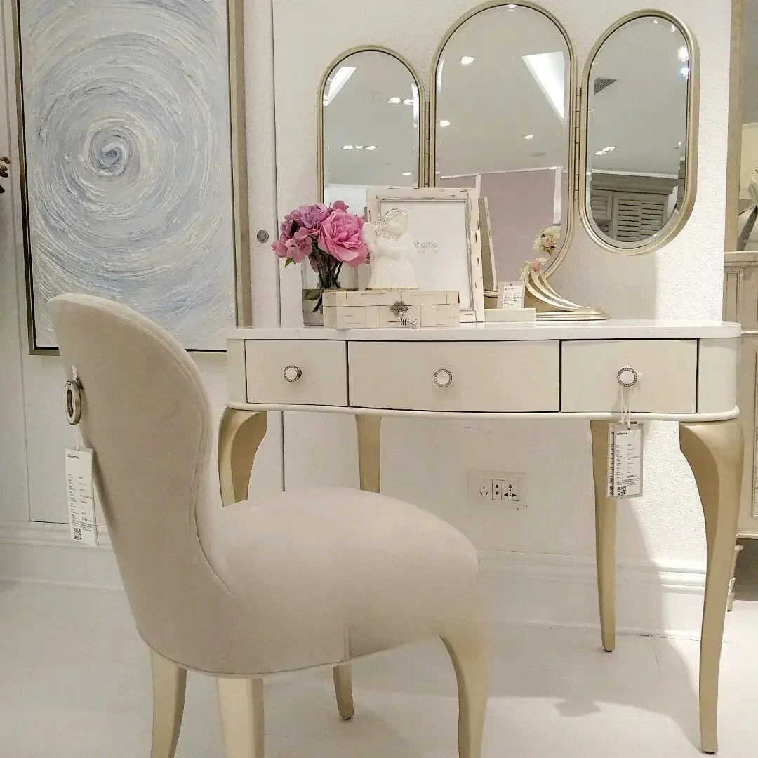 PYH light luxury solid wood dresser European high-end oval three-sided beauty mirror simple dressing table
PYH light luxury solid wood dresser European high-end oval three-sided beauty mirror simple dressing table