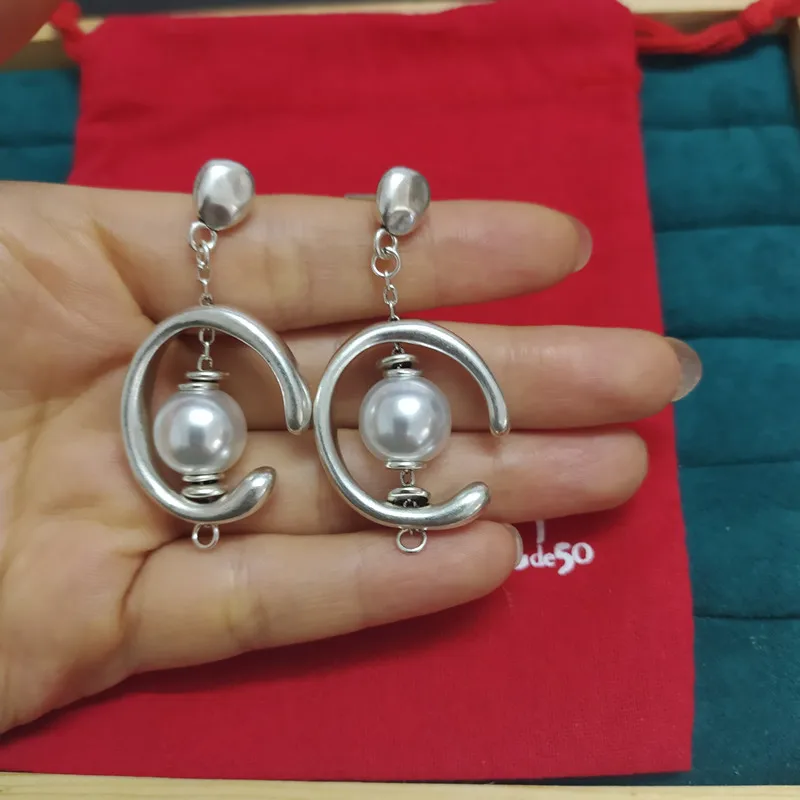 MAY alloy bead earrings, Silver clasp, fashion, with logo, wholesale, new 2021, European fashion gift bracelet
MAY alloy bead earrings, Silver clasp, fashion, with logo, wholesale, new 2021, European fashion gift bracelet