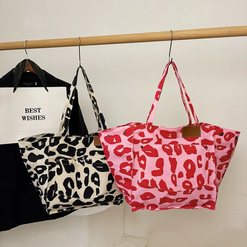 2025 Новая высококачественная женская кожаная сумка через плечо, роскошный бренд, известный дизайнер, винтажный Париж
2025 Новая высококачественная женская кожаная сумка через плечо, роскошный бренд, известный дизайнер, винтажный Париж 