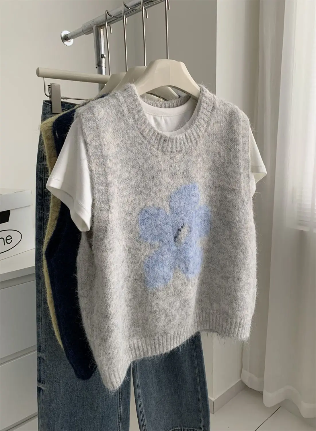 Vests Waistcoats Thin Womens Vest Dames Autumn Corduroy Embroidered Fitted Cleanfit Uniform Commute Decorative Details Textured
Vests Waistcoats Thin Womens Vest Dames Autumn Corduroy Embroidered Fitted Cleanfit Uniform Commute Decorative Details Textured