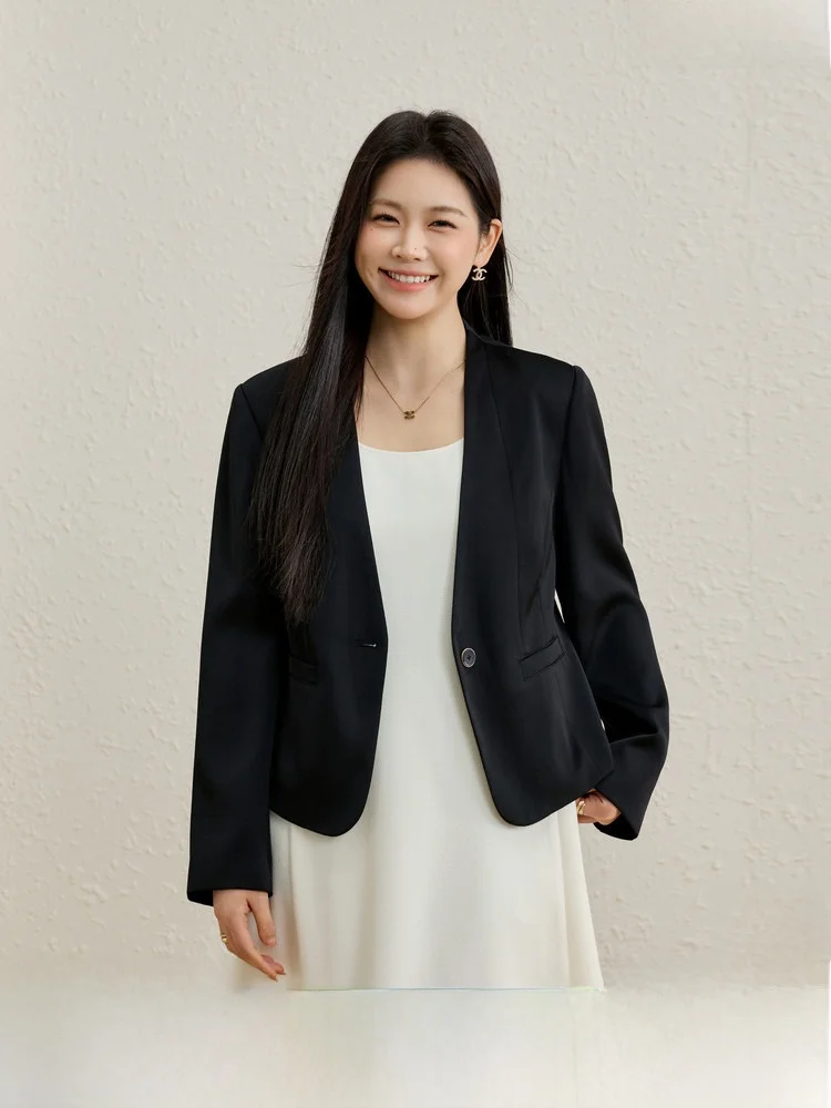 Ele mat Sle Satin Suit Jaet plus Size Women's Faion Spring New Arrival Button Detail Korean Version Regular Fit
Ele mat Sle Satin Suit Jaet plus Size Women's Faion Spring New Arrival Button Detail Korean Version Regular Fit