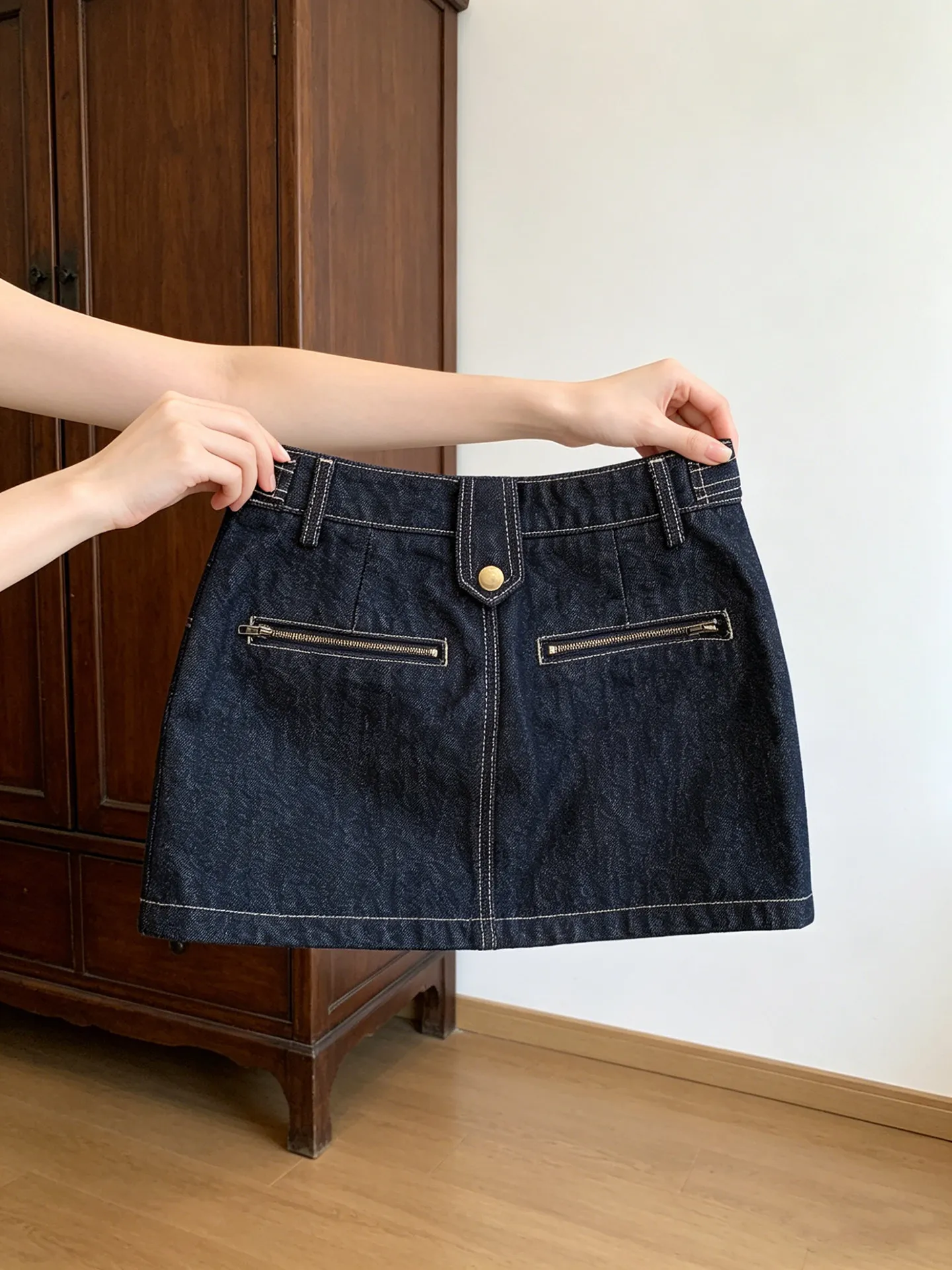 American Retro Zipper A-Line Denim Skirt Women's New 2026 Summer High Waist Slimming Short Skirts Casual Cotton Blend
American Retro Zipper A-Line Denim Skirt Women's New 2026 Summer High Waist Slimming Short Skirts Casual Cotton Blend
