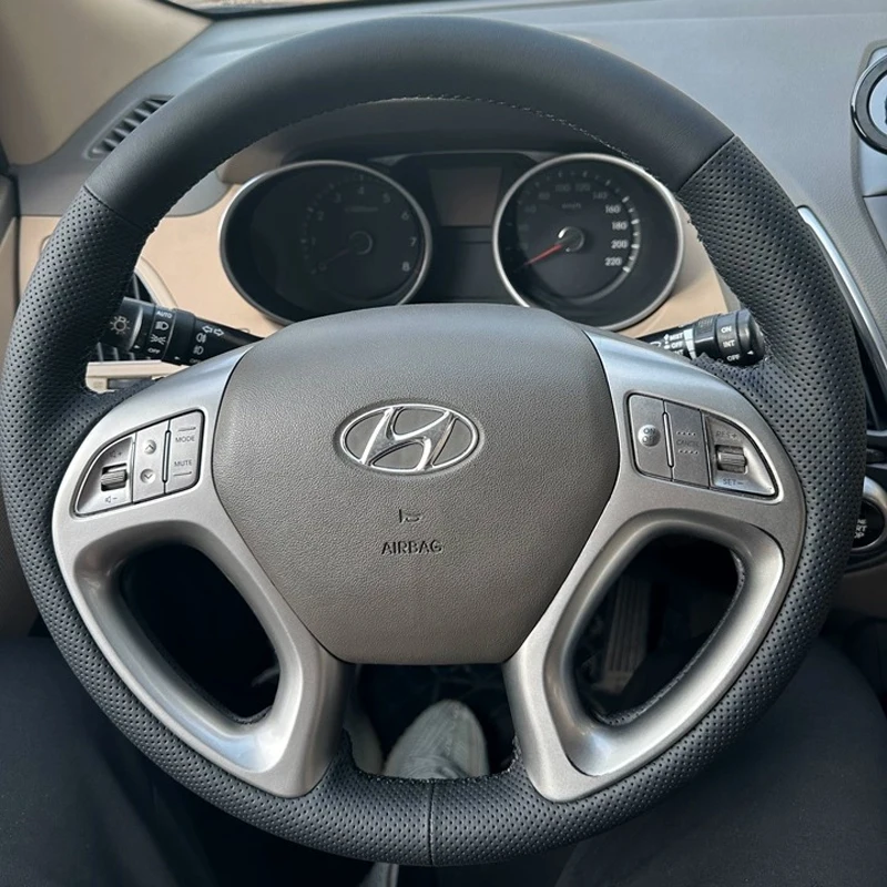 Искусственная кожа для Hyundai Ix35 Tucson 2011 2012 2013 2014 2015, ручная сшитая оплетка, чехол на руль автомобиля, аксессуары
Искусственная кожа для Hyundai Ix35 Tucson 2011 2012 2013 2014 2015, ручная сшитая оплетка, чехол на руль автомобиля, аксессуары