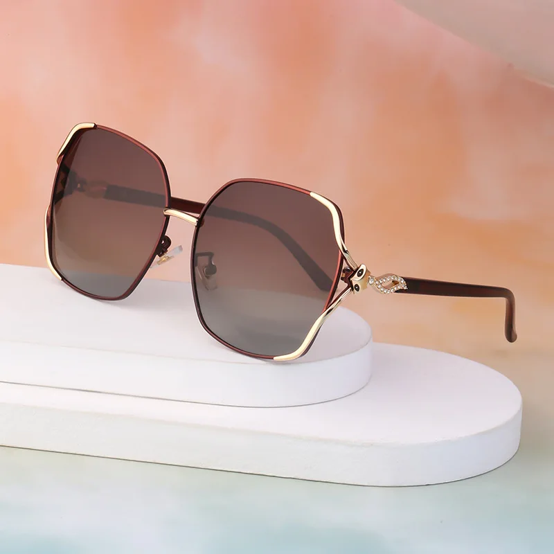 OEMG Lenses 2024 Woman B7205 Oval Eyewear Men Adult Resin Sunglasses Sunglasses Men Factory por
OEMG Lenses 2024 Woman B7205 Oval Eyewear Men Adult Resin Sunglasses Sunglasses Men Factory por