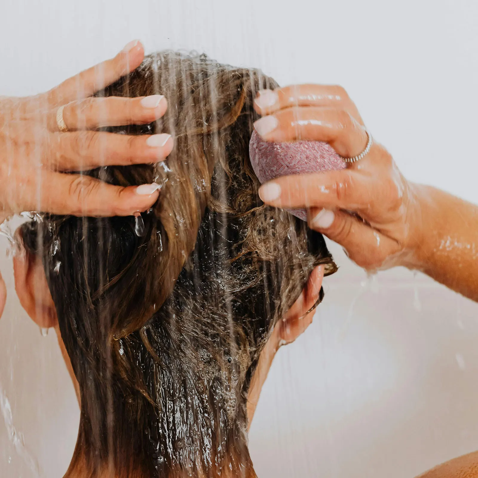 60g Natural Shu Wu Hair Shampoo Soap Deep Conditioning Repair Dandruff Control Organic Shampoo Bar for Scalp Care
60g Natural Shu Wu Hair Shampoo Soap Deep Conditioning Repair Dandruff Control Organic Shampoo Bar for Scalp Care