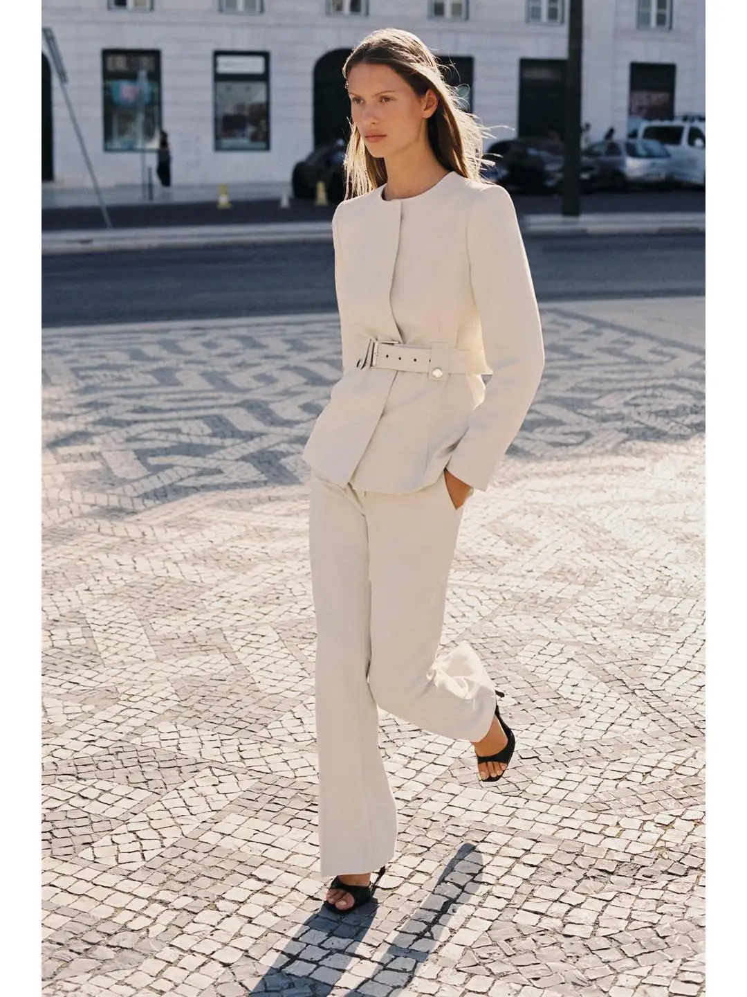 Костюм женский приталенный с поясом, брюки-клеш с высокой талией, комплект для работы и склада, большие размеры
Костюм женский приталенный с поясом, брюки-клеш с высокой талией, комплект для работы и склада, большие размеры