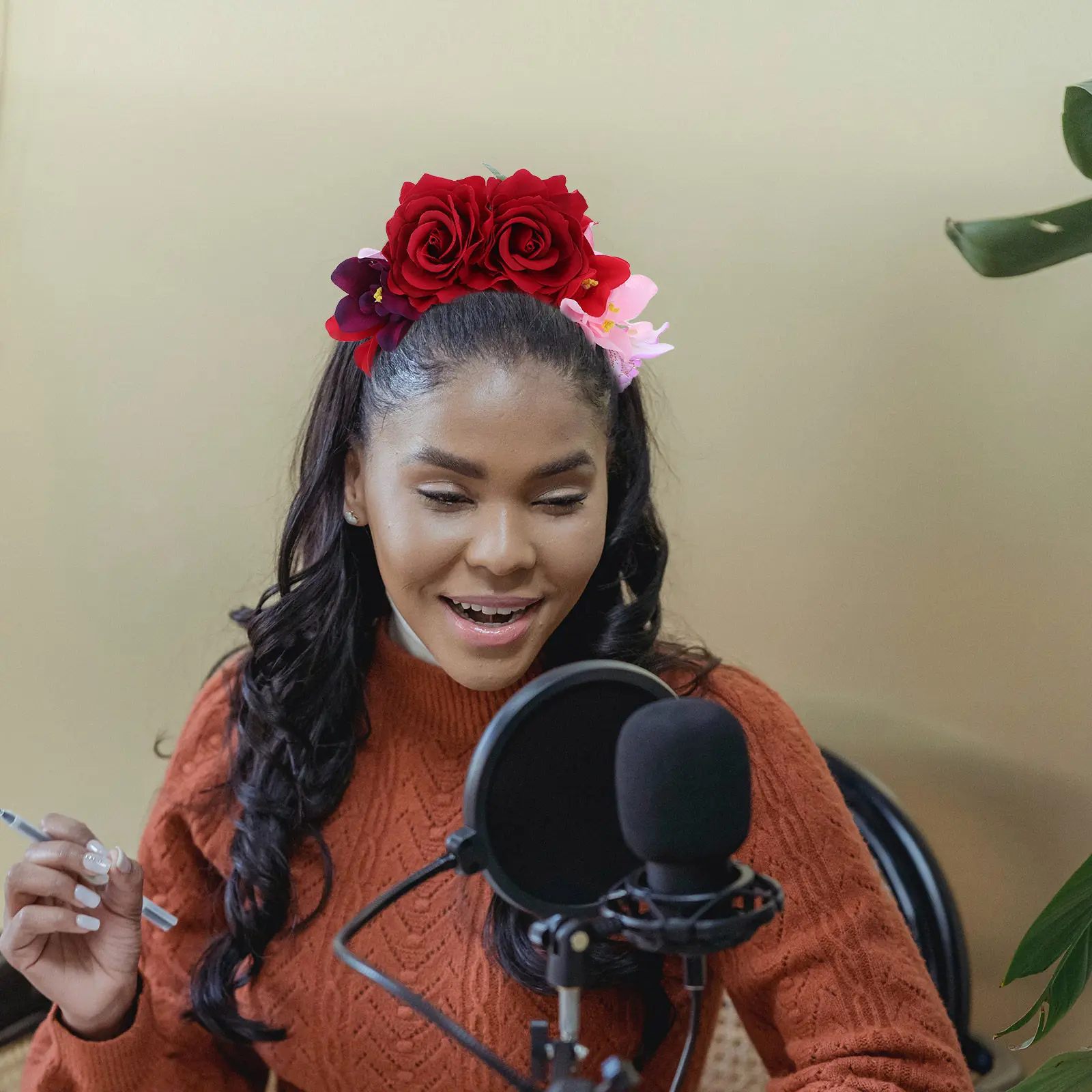 Венок из роз для волос, головной убор для Хэллоуина, искусственные розы, костюм на День мертвых, жуткий цветочный аксессуар для волос
Венок из роз для волос, головной убор для Хэллоуина, искусственные розы, костюм на День мертвых, жуткий цветочный аксессуар для волос