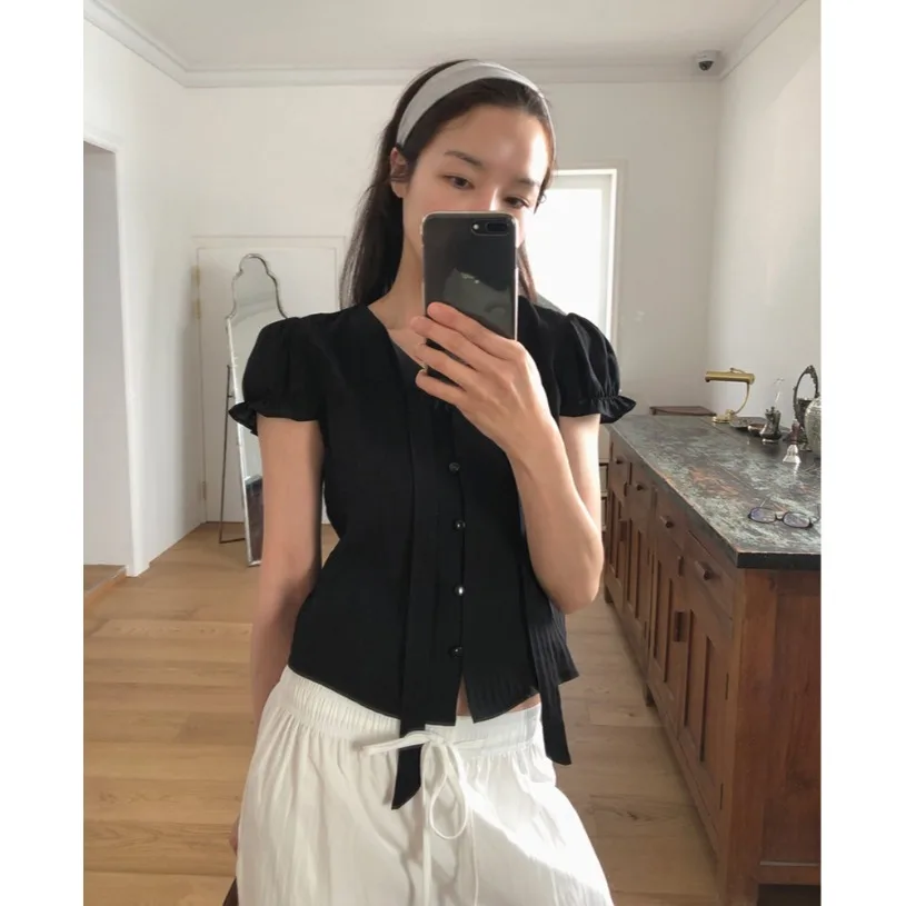 Корейская женская футболка с одной пуговицей, приталенная, модная, летняя, новинка, высокое качество
Корейская женская футболка с одной пуговицей, приталенная, модная, летняя, новинка, высокое качество