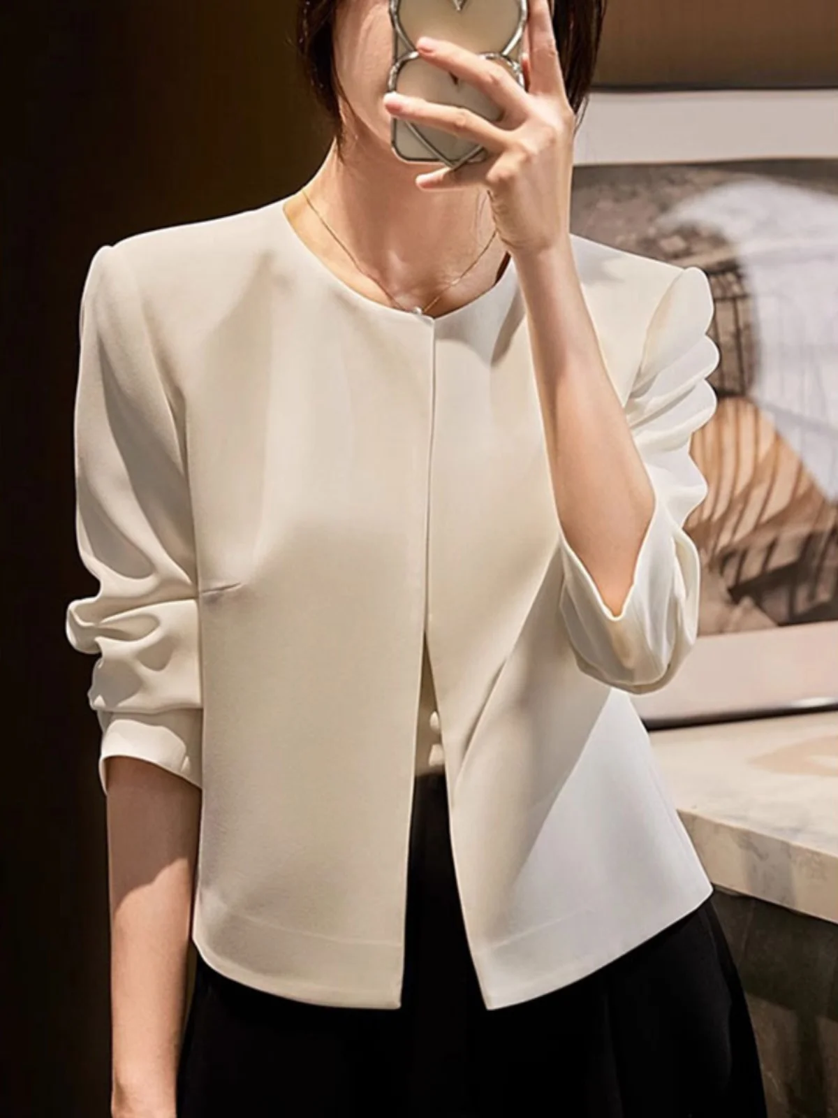 Elegant Short round Neck Open Cardigan Suit Top Women's Fashion Lightweight Luxury European Style Short Coat Jacket
Elegant Short round Neck Open Cardigan Suit Top Women's Fashion Lightweight Luxury European Style Short Coat Jacket