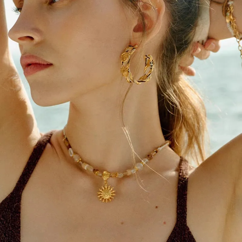 Natural Stone Beaded Sun Pendant Handmade Knotted Choker Necklace for Women
Natural Stone Beaded Sun Pendant Handmade Knotted Choker Necklace for Women
