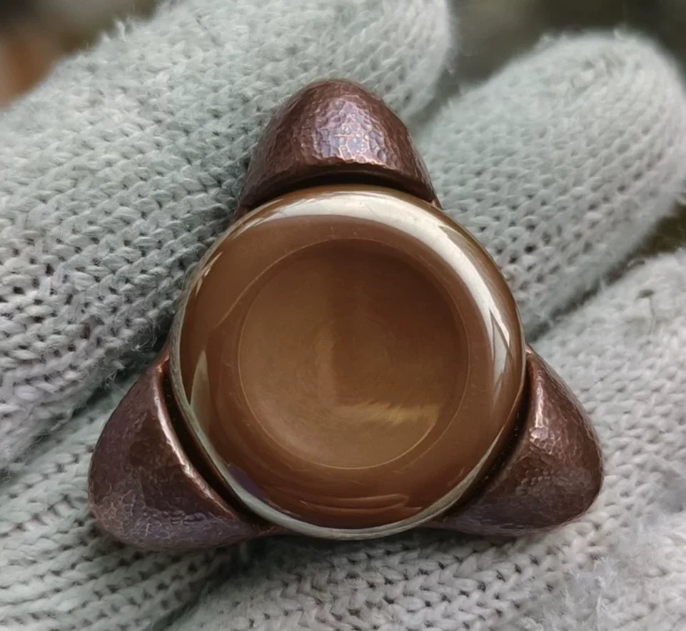 Used EDC Novo Drip Copper Hammer Pattern spinner Fingertip gyroscope Decompression toys
Used EDC Novo Drip Copper Hammer Pattern spinner Fingertip gyroscope Decompression toys