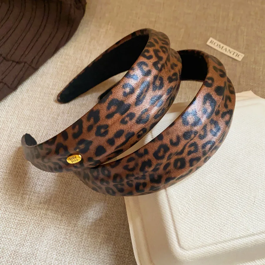 Роскошные кожаные повязки на голову с леопардовым принтом для женщин, винтажные обручи с широким вырезом и высоким черепом, осенне-зимний головной убор, декор для вечеринки M
Роскошные кожаные повязки на голову с леопардовым принтом для женщин, винтажные обручи с широким вырезом и высоким черепом, осенне-зимний головной убор, декор для вечеринки M