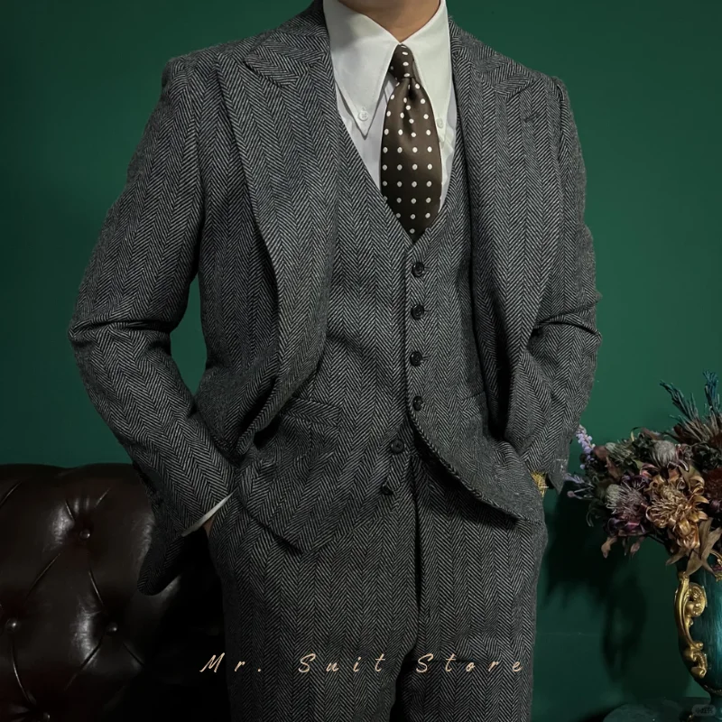 Classic British Retro Herringbone Gray Men's Suit 3-piece Set (vest+pants+jacket) Autumn and Winter Warm Men's Blaze Clothing
Classic British Retro Herringbone Gray Men's Suit 3-piece Set (vest+pants+jacket) Autumn and Winter Warm Men's Blaze Clothing