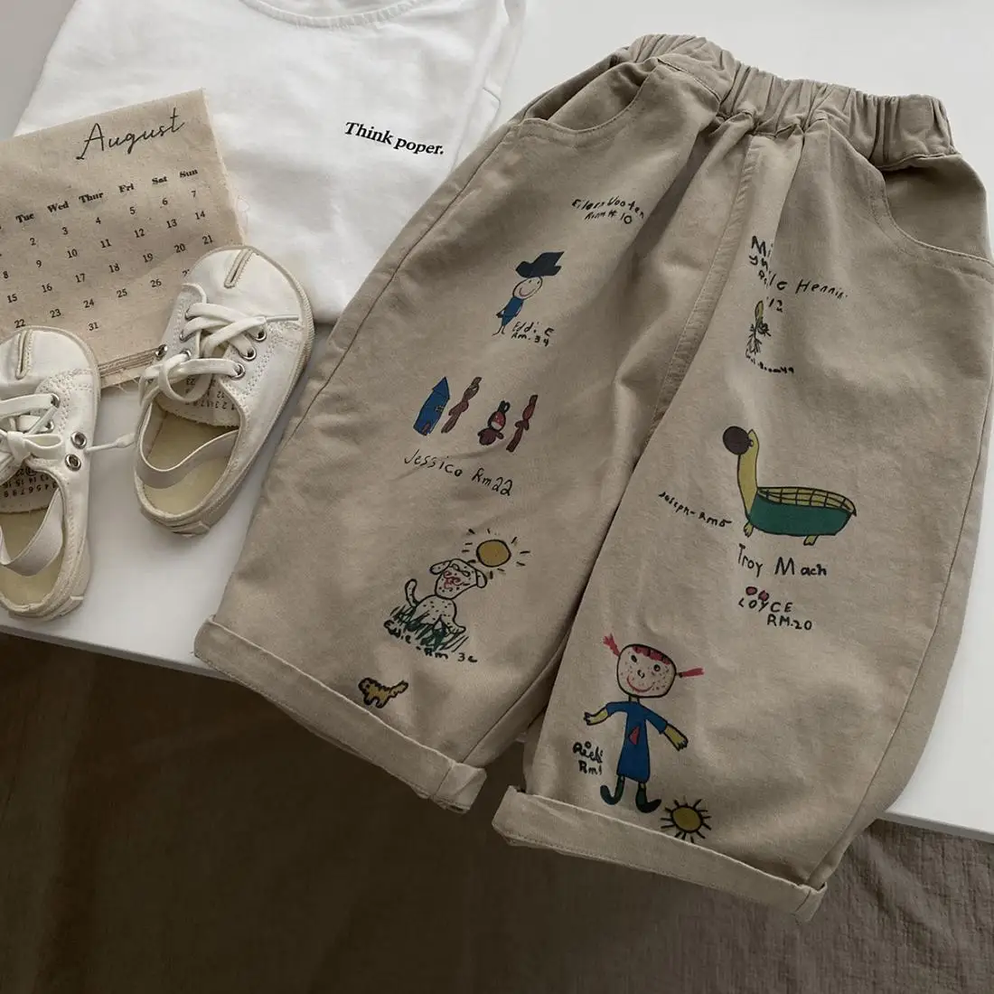Children's pants Spring and Autumn new style boys' western-style graffiti trousers baby loose cartoon casual pants
Children's pants Spring and Autumn new style boys' western-style graffiti trousers baby loose cartoon casual pants