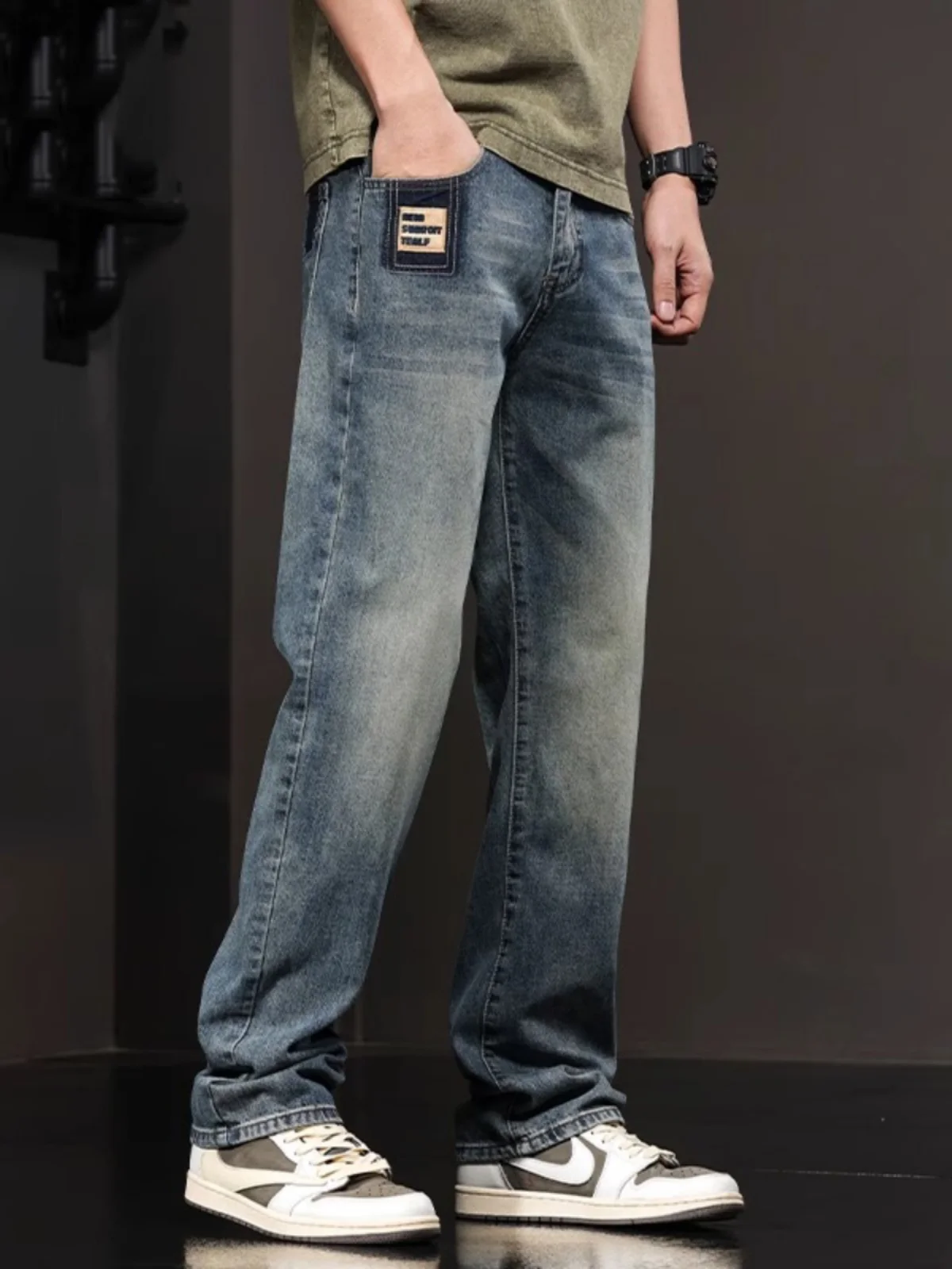 Мужские джинсы свободного прямого кроя в американском стиле, повседневные, для уличной моды, длинные брюки, осенний сезон, молодежные, модные, со средней посадкой, из денима
Мужские джинсы свободного прямого кроя в американском стиле, повседневные, для уличной моды, длинные брюки, осенний сезон, молодежные, модные, со средней посадкой, из денима