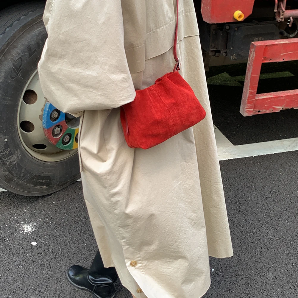 Women Faux Suede Shoulder Bag W/ Adjustable Strap Crossbody Bag Drawstring Top Handle Bag for Travel Winter Fall
Women Faux Suede Shoulder Bag W/ Adjustable Strap Crossbody Bag Drawstring Top Handle Bag for Travel Winter Fall