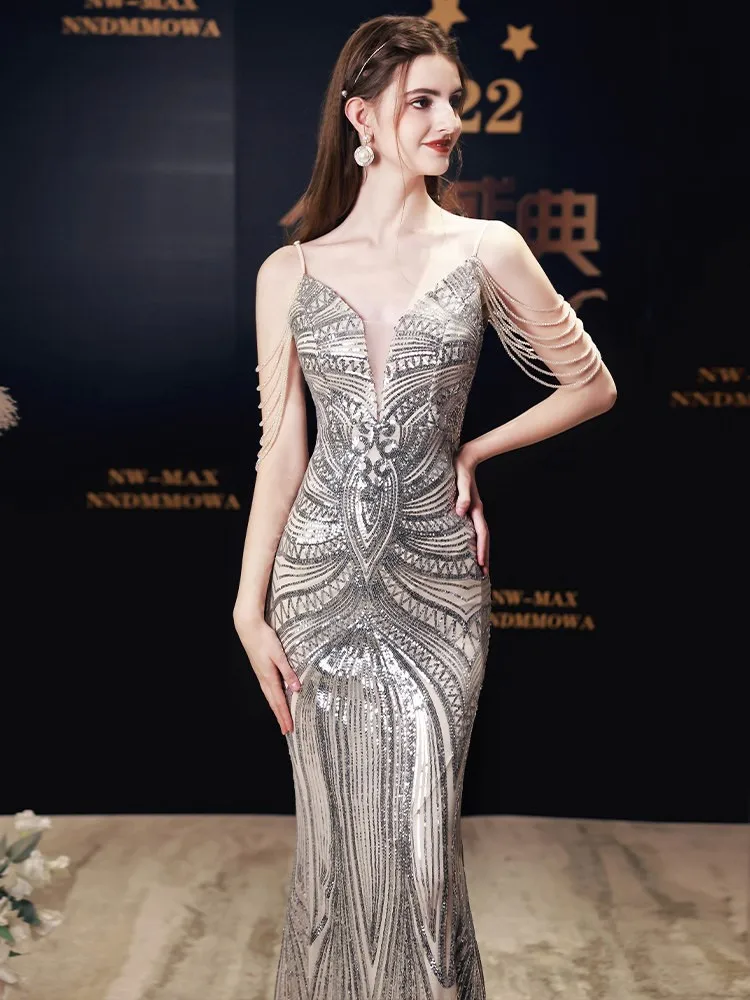 A new style of long backless dress for women with light luxury feel suitable hosting
A new style of long backless dress for women with light luxury feel suitable hosting