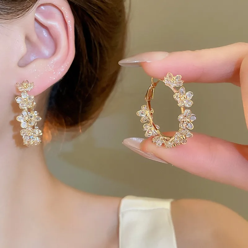 Minar Temperament Full CZ Cubic Zirconia Flowers Big Round Circle Hoop Earrings for Women Real Gold Silver Plated Copper Jewelry
Minar Temperament Full CZ Cubic Zirconia Flowers Big Round Circle Hoop Earrings for Women Real Gold Silver Plated Copper Jewelry