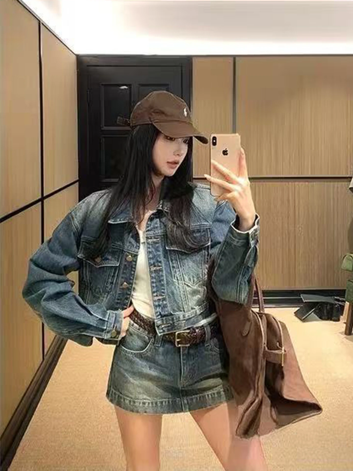 Retro Washed Denim Set Women's Spring 2026 New High Waist Slimming Skirt Two-Piece Suit Fashionable Short Sleeve Button up
Retro Washed Denim Set Women's Spring 2026 New High Waist Slimming Skirt Two-Piece Suit Fashionable Short Sleeve Button up