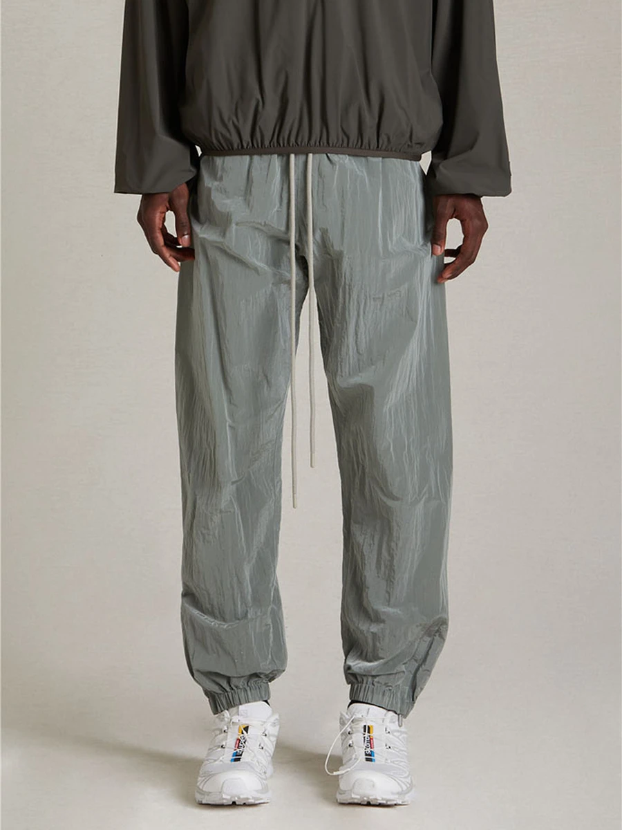 Свободные нейлоновые мужские повседневные брюки в стиле High Street, коллекция SS24, весна-осень, молодежные динамичные брюки для отдыха
Свободные нейлоновые мужские повседневные брюки в стиле High Street, коллекция SS24, весна-осень, молодежные динамичные брюки для отдыха