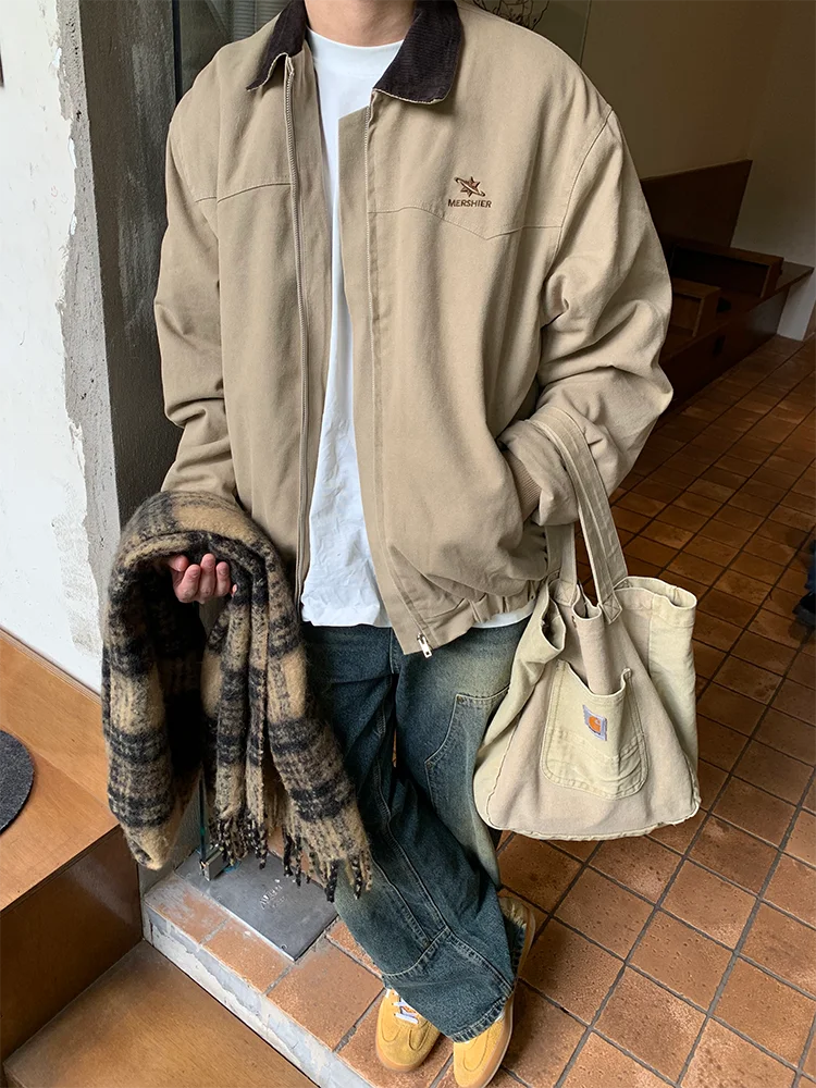 Американская ретро-куртка-бомбер свободного кроя для весны и осени, с цветными вставками, модная верхняя одежда для молодежи, популярная модель с длинными рукавами
Американская ретро-куртка-бомбер свободного кроя для весны и осени, с цветными вставками, модная верхняя одежда для молодежи, популярная модель с длинными рукавами