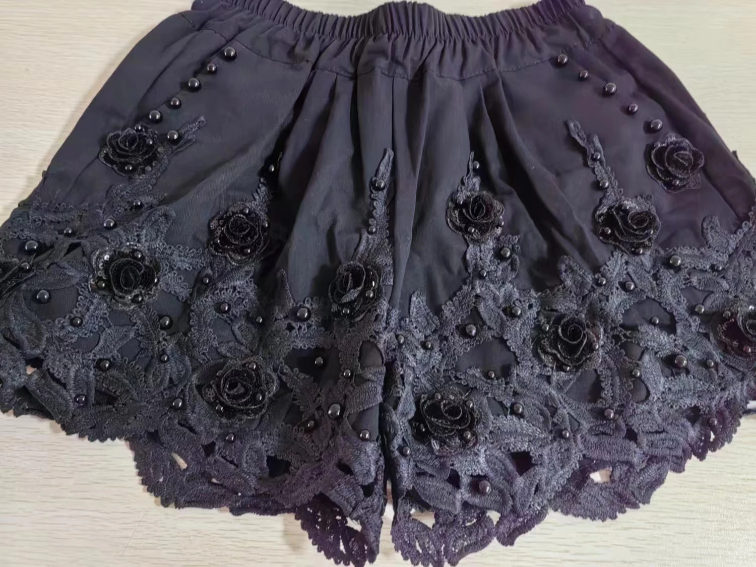 Real Photo New In Luxury Beaded 3D Flowers Stitch Black Cotton Shorts For Women pantalones cortos Hot Pants Short Trousers
Real Photo New In Luxury Beaded 3D Flowers Stitch Black Cotton Shorts For Women pantalones cortos Hot Pants Short Trousers