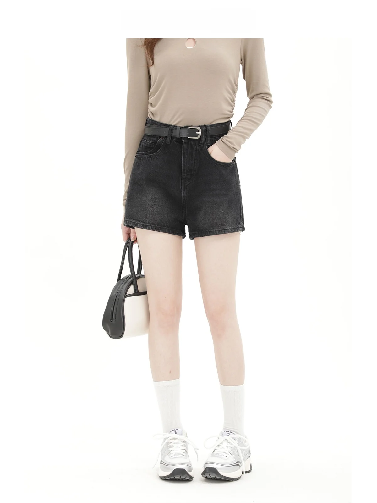 American Style Vintage High Waist Wide Leg Denim Shorts Women's Summer Slim A-Line Hot Pants Retro High Waist Jeans Short Skirt
American Style Vintage High Waist Wide Leg Denim Shorts Women's Summer Slim A-Line Hot Pants Retro High Waist Jeans Short Skirt