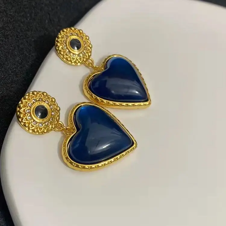 Vintage Victorian Era 18K Gold Plated Blue Lapis Black Agate Geometric Earrings Chalcedony Triangle Shield Ear Dangle Jewelry
Vintage Victorian Era 18K Gold Plated Blue Lapis Black Agate Geometric Earrings Chalcedony Triangle Shield Ear Dangle Jewelry