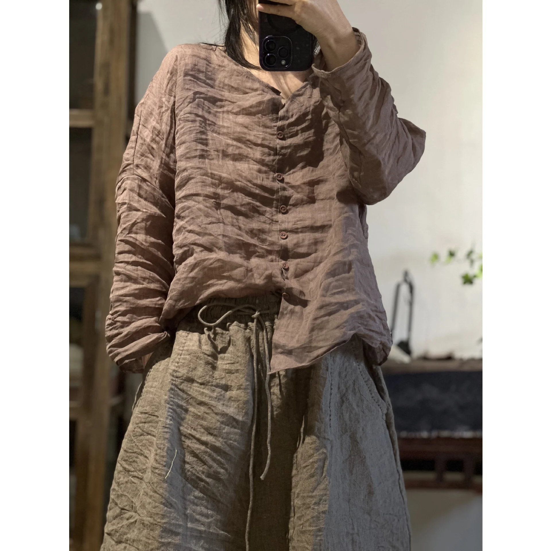 Легкий кардиган Commute Pure Color с длинными рукавами, весенне-летний, в художественном ретро-стиле, из льна, с открытыми пуговицами и спущенным плечом.
Легкий кардиган Commute Pure Color с длинными рукавами, весенне-летний, в художественном ретро-стиле, из льна, с открытыми пуговицами и спущенным плечом.