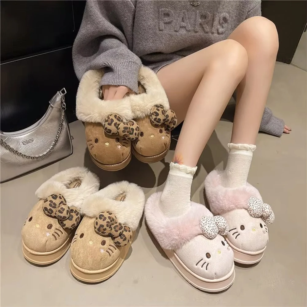 Женские плюшевые тапочки Hello Kitty Kawaii Sanrio, зимние домашние теплые хлопковые нескользящие тапочки с героями мультфильмов, милые домашние тапочки для девочек, подарки 
Женские плюшевые тапочки Hello Kitty Kawaii Sanrio, зимние домашние теплые хлопковые нескользящие тапочки с героями мультфильмов, милые домашние тапочки для девочек, подарки