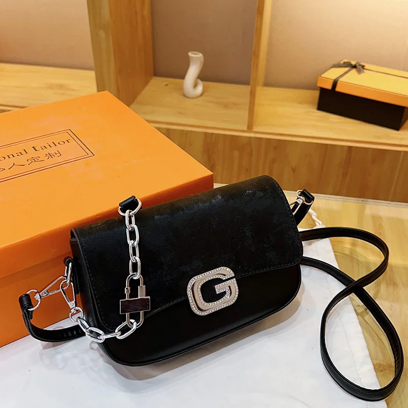 2025 Модная многоцветная сумка через плечо для женщин, уникальный дизайн, маленький квадратный кошелек с регулируемым ремешком, нишевая дизайнерская повседневная шикарная сумка
2025 Модная многоцветная сумка через плечо для женщин, уникальный дизайн, маленький квадратный кошелек с регулируемым ремешком, нишевая дизайнерская повседневная шикарная сумка