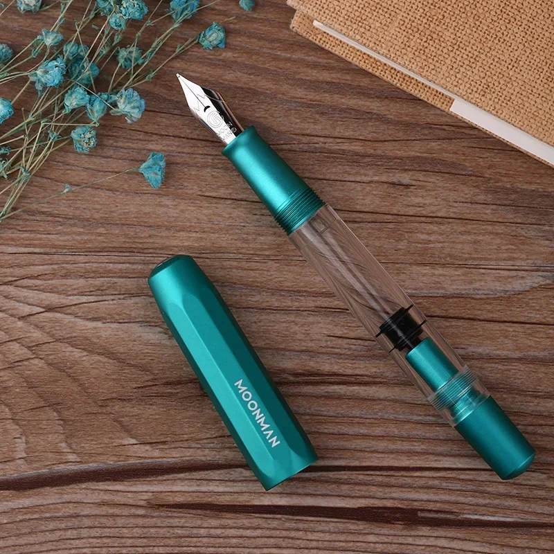 MOONMAN T1 Handmade Resin Piston Ink Absorption Large Capacity Pen Holder Ink Storage Sharp Point Aluminum Alloy Rod Pen
MOONMAN T1 Handmade Resin Piston Ink Absorption Large Capacity Pen Holder Ink Storage Sharp Point Aluminum Alloy Rod Pen