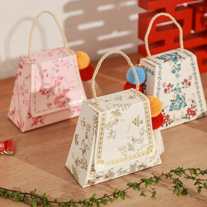 20 Pcs/Lot Cute Fur Ball Wedding Candy Box Festival/Event Small Gift Packaging Box Portable Trapezoidal Paper Box
20 Pcs/Lot Cute Fur Ball Wedding Candy Box Festival/Event Small Gift Packaging Box Portable Trapezoidal Paper Box