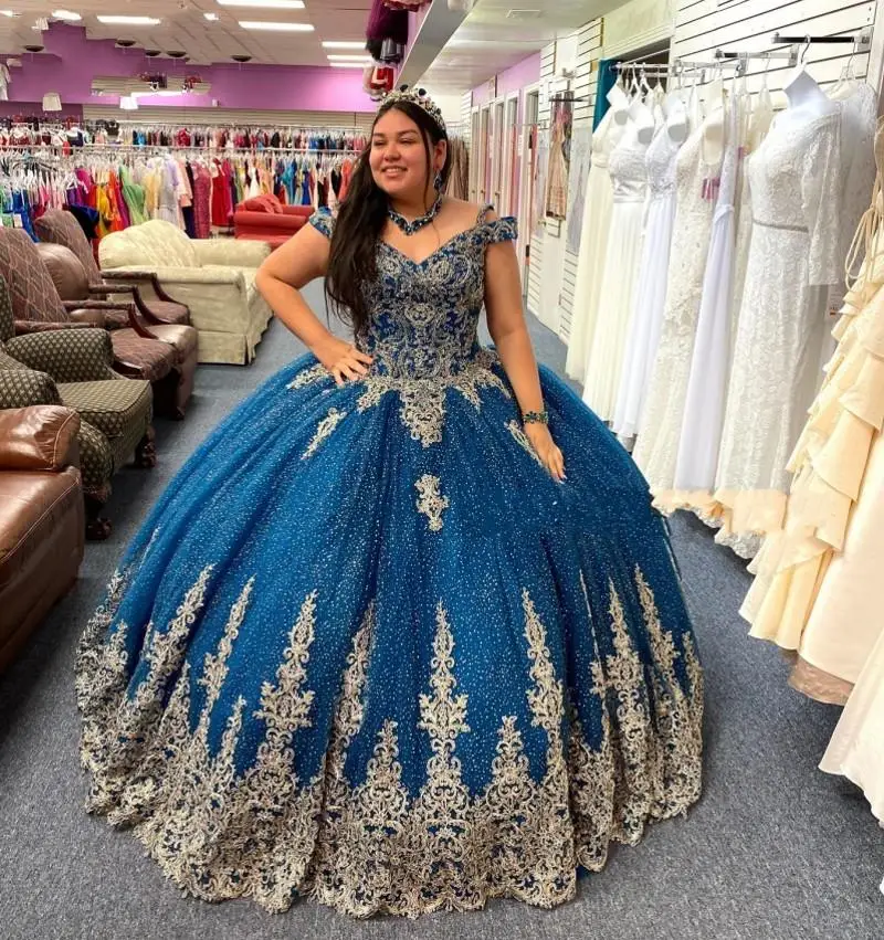 Блестящие синие платья для Quinceanera для милого 16-летнего выпусквечерние вечера, вечернее платье с открытыми плечами, бальное платье, пышные бальные платья, корсет на спине
Блестящие синие платья для Quinceanera для милого 16-летнего выпусквечерние вечера, вечернее платье с открытыми плечами, бальное платье, пышные бальные платья, корсет на спине