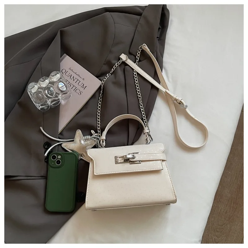 Elegant Leather Messenger Bag For Ladies, Luxury Diaper Bag In Solid Color, Casual Trendy Crossbody For Commuter Lifestyle
Elegant Leather Messenger Bag For Ladies, Luxury Diaper Bag In Solid Color, Casual Trendy Crossbody For Commuter Lifestyle