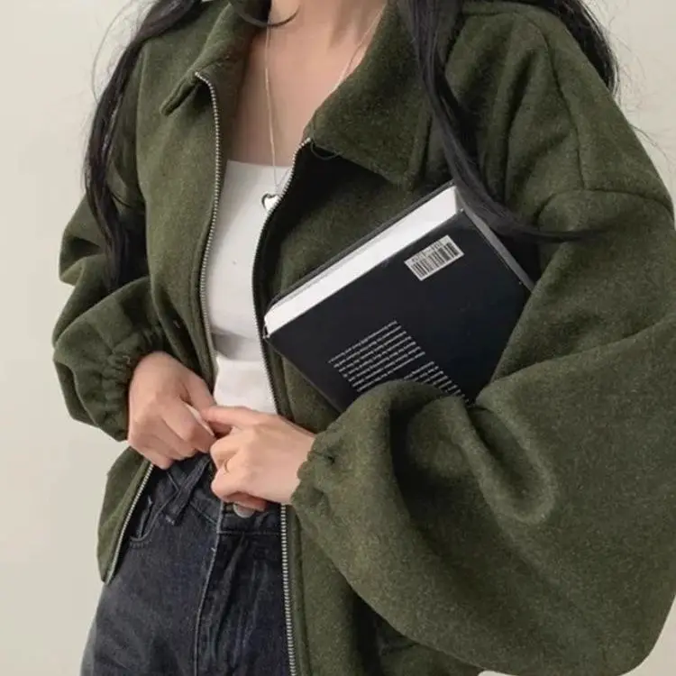 Green Suede Zipper Lapel Short Bomber Jacket Spring Fashion High Street Full Sleeve Casual Outerwear 2025 Loose Fit Cropped Coat
Green Suede Zipper Lapel Short Bomber Jacket Spring Fashion High Street Full Sleeve Casual Outerwear 2025 Loose Fit Cropped Coat