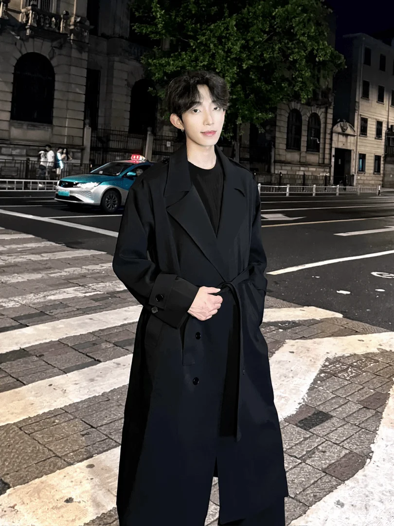 Briti Sle Мужское черное пальто длиной до плеч в Корейском стиле Sle CleanFit Haome Высококачественный тюнер средней длины Осенняя одежда
Briti Sle Мужское черное пальто длиной до плеч в Корейском стиле Sle CleanFit Haome Высококачественный тюнер средней длины Осенняя одежда