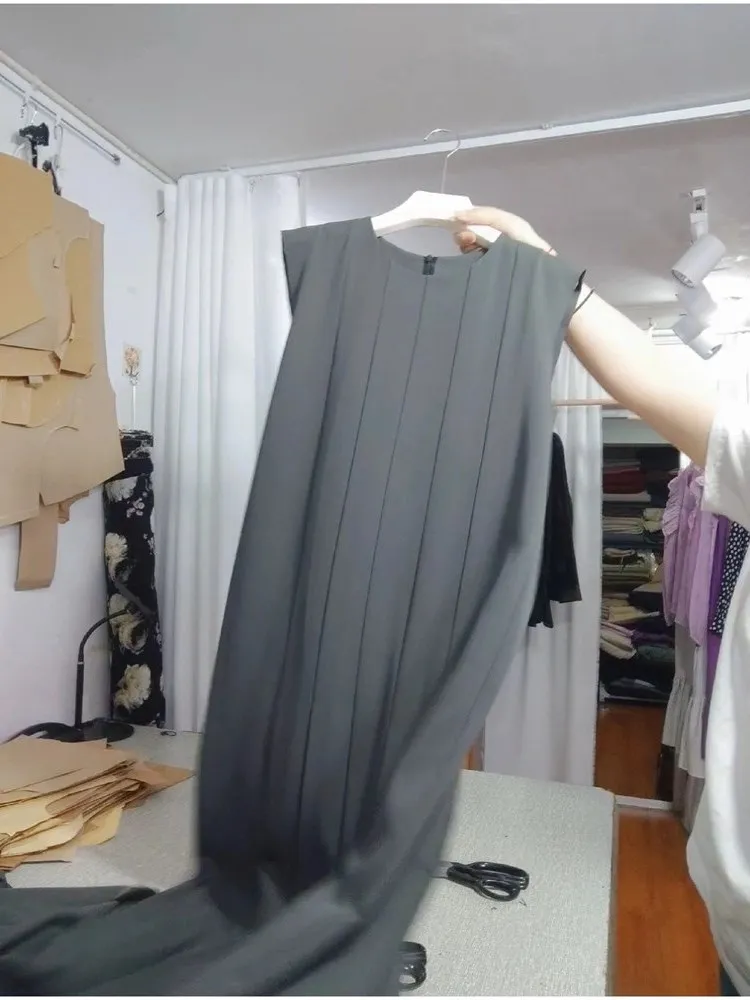 Gray Summer Simple High-End Feeling Cold Tone Slimming Loose Meat Covering Pear Body Shape Heavy Embossing Dress
Gray Summer Simple High-End Feeling Cold Tone Slimming Loose Meat Covering Pear Body Shape Heavy Embossing Dress