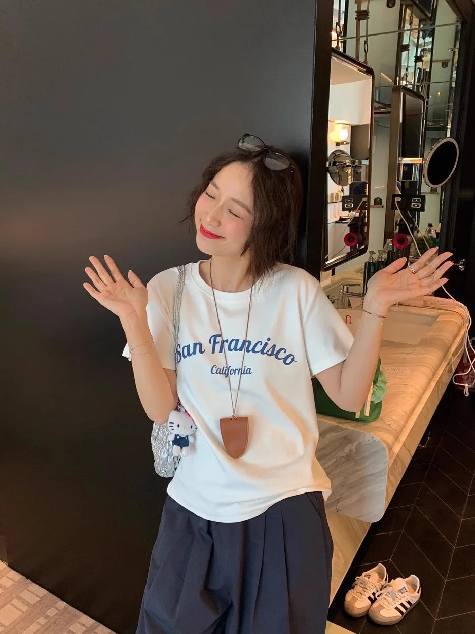 Xubeng Spring Summer Women's round Ne ort Sve T-irt Letter Print Fre Colorways Korean Sle Versatile Casual Top
Xubeng Spring Summer Women's round Ne ort Sve T-irt Letter Print Fre Colorways Korean Sle Versatile Casual Top