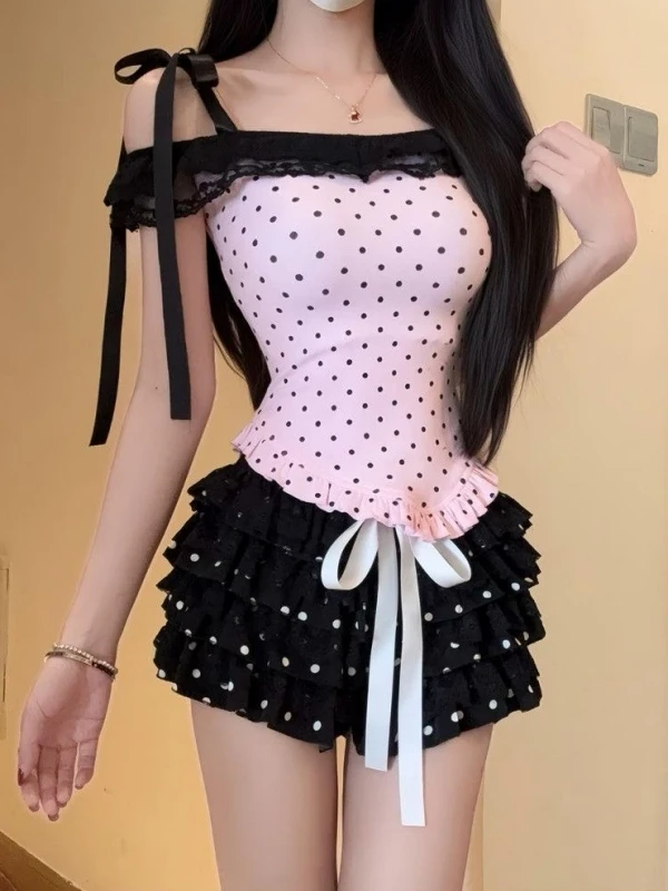 Sweet Spicy Girl Lace Splice Polka Dot One Shoulder Top Black Cake Skirt Two Piece Set Fashionable Summer Outfit for Women
Sweet Spicy Girl Lace Splice Polka Dot One Shoulder Top Black Cake Skirt Two Piece Set Fashionable Summer Outfit for Women