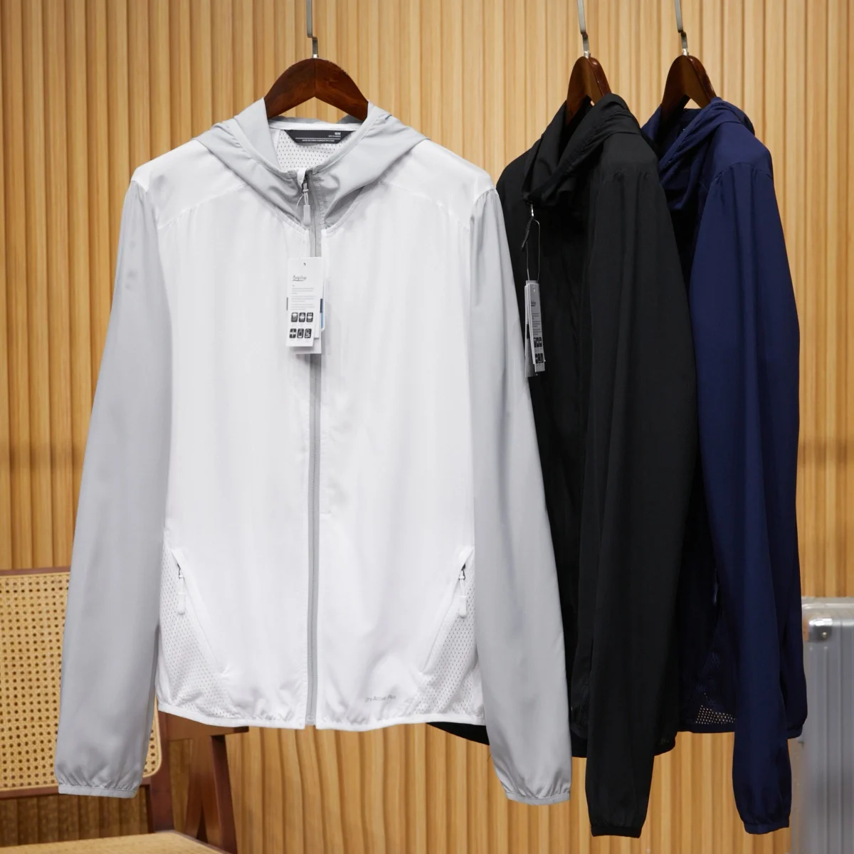 Light as a Silkworm Wing! Cool Sun Protection! Breathable Me Splicing! Men's Outdoor Faion Hooded Skin Jaet Coat
Light as a Silkworm Wing! Cool Sun Protection! Breathable Me Splicing! Men's Outdoor Faion Hooded Skin Jaet Coat