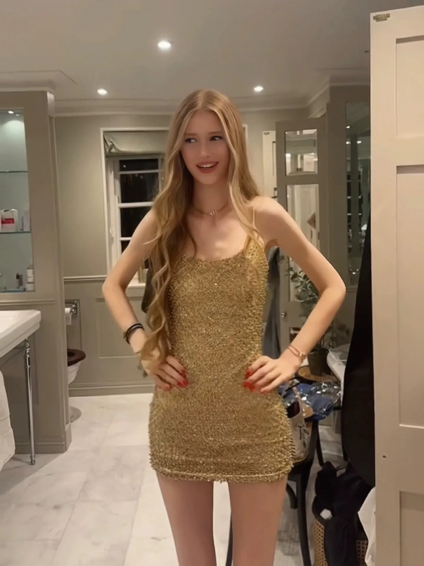 Сексуальная сверкающая юбка ort на день рождения, бандажная юбка с высокой талией, блестящее платье на бретельках с блестками для пар и свиданий 
Сексуальная сверкающая юбка ort на день рождения, бандажная юбка с высокой талией, блестящее платье на бретельках с блестками для пар и свиданий