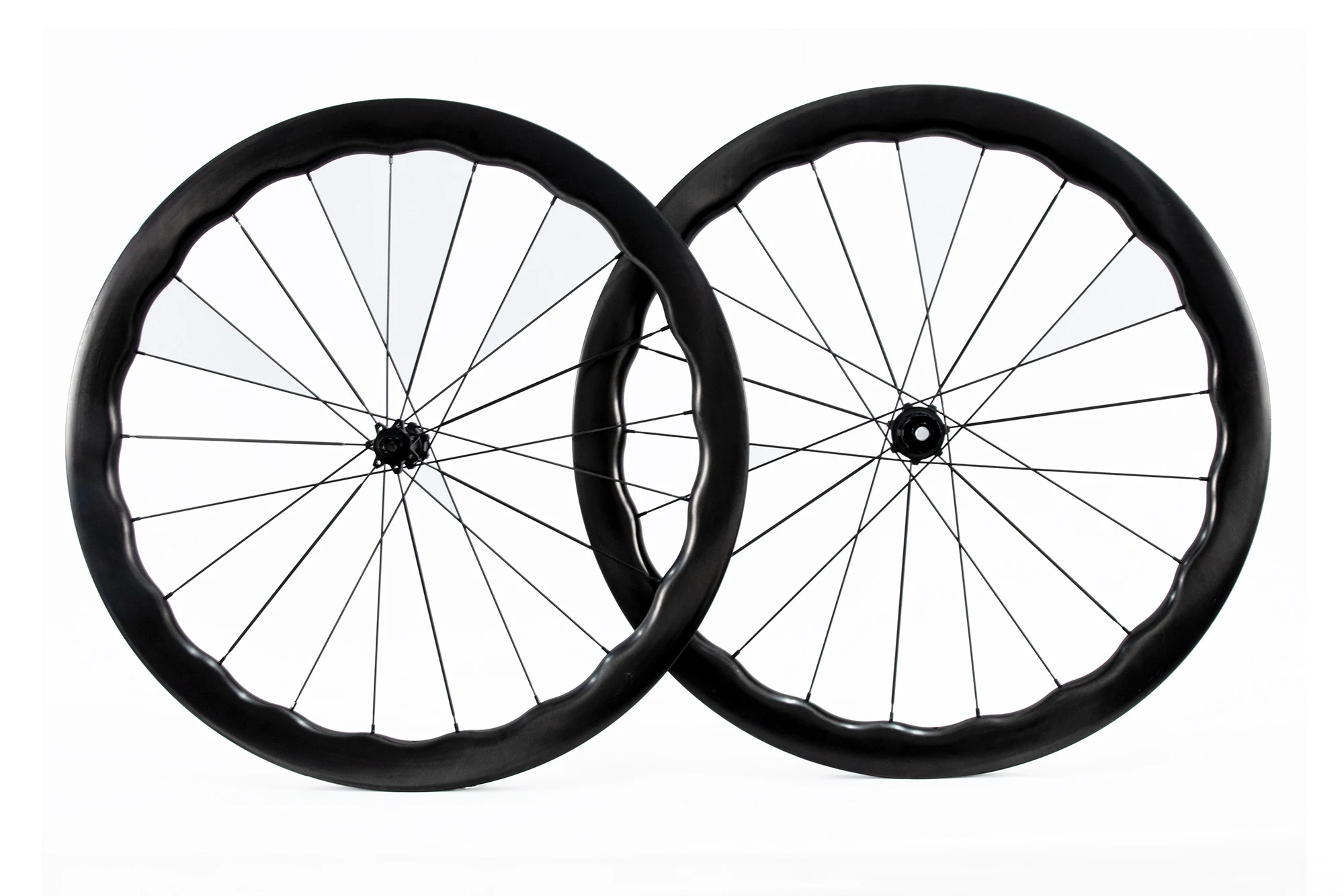 Комплект колес ICAN 50 мм из карбона, супервыгодная цена, одна пара, распродажа остатков 2026 года, включая втулки и спицы, для шоссейных велосипедов
Комплект колес ICAN 50 мм из карбона, супервыгодная цена, одна пара, распродажа остатков 2026 года, включая втулки и спицы, для шоссейных велосипедов