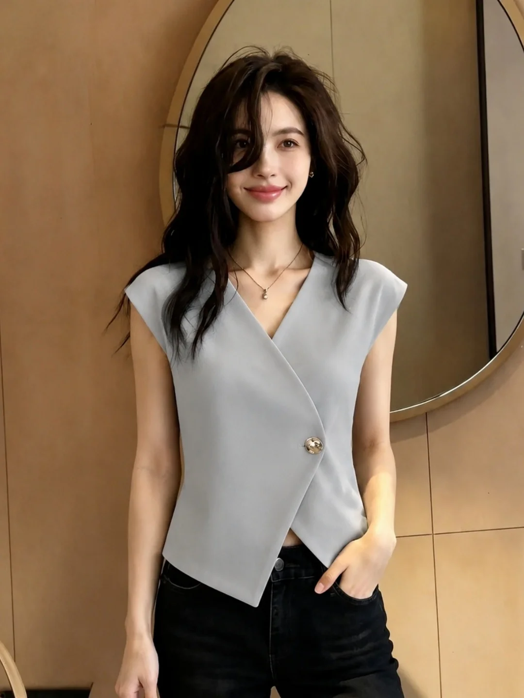 Commute Elegant Asymmetrical Sleeveless Vest Slimming Fashionable Top Summer Charming Versatile Small Shirt Korean Style
Commute Elegant Asymmetrical Sleeveless Vest Slimming Fashionable Top Summer Charming Versatile Small Shirt Korean Style