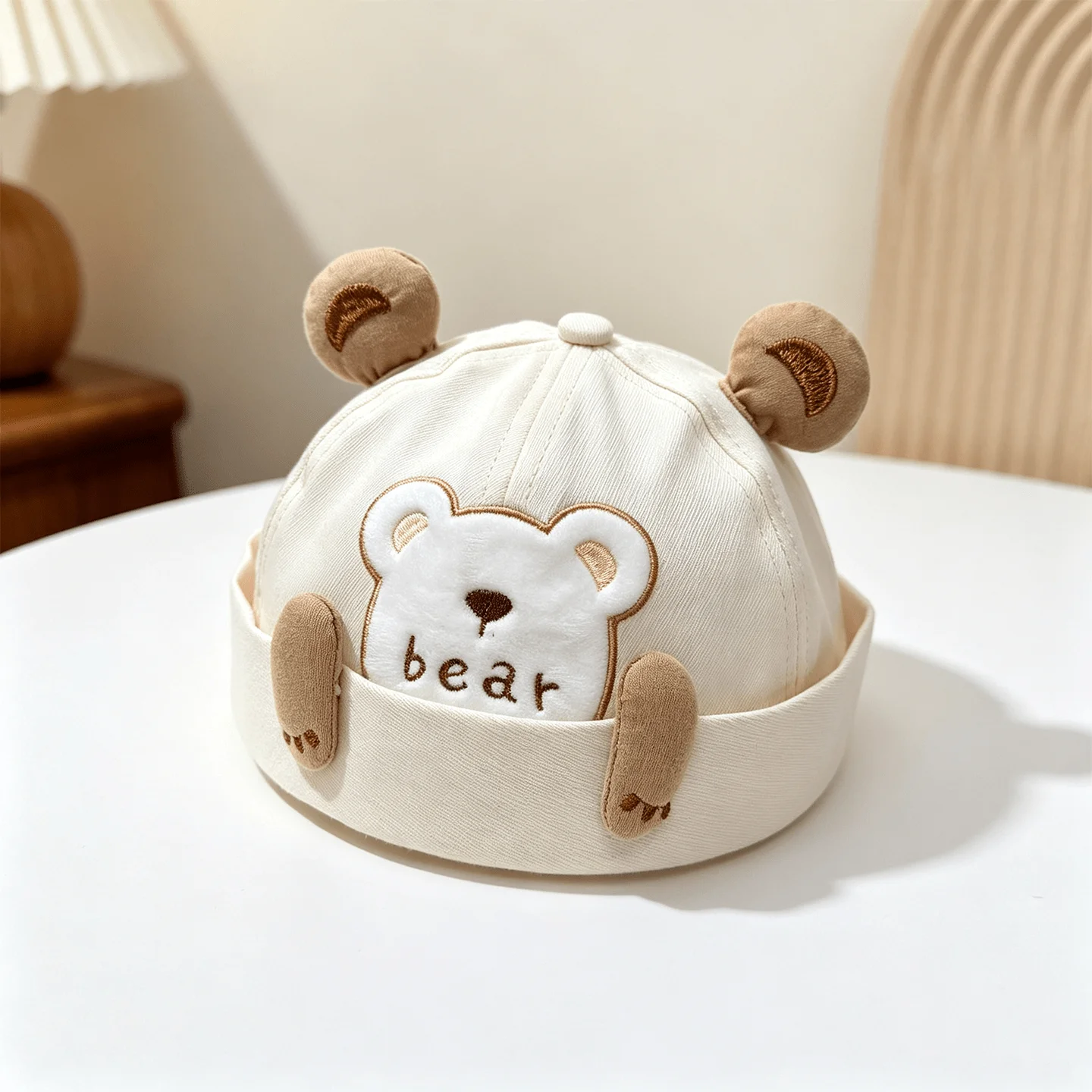 Letter-stitched three-dimensional little bear with paws, ears, and a hat. Japanese cute style. Suitable for both boys and girls.
Letter-stitched three-dimensional little bear with paws, ears, and a hat. Japanese cute style. Suitable for both boys and girls.