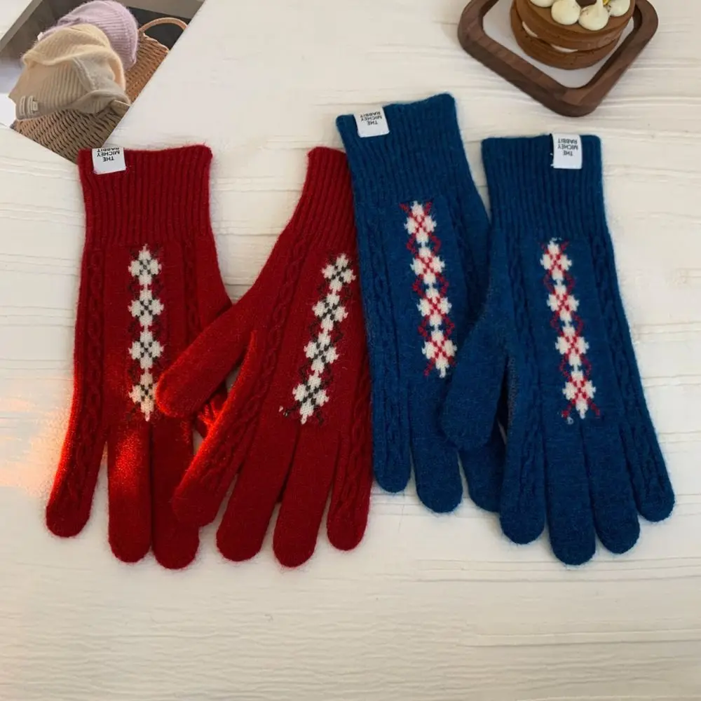 All-Match Fair Island Style Winter Knitted Gloves Soft Red Twists Pattern Gloves Korean Style Warm Women Cycling Mittens Autumn
All-Match Fair Island Style Winter Knitted Gloves Soft Red Twists Pattern Gloves Korean Style Warm Women Cycling Mittens Autumn