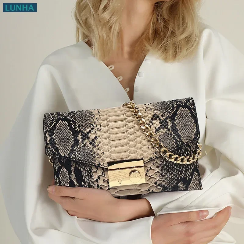 Women's Shoulder Bag PU Leather Trendy Serpentine Pattern Envelope Shoulder Purse Chain Strap Flap Bags
Women's Shoulder Bag PU Leather Trendy Serpentine Pattern Envelope Shoulder Purse Chain Strap Flap Bags