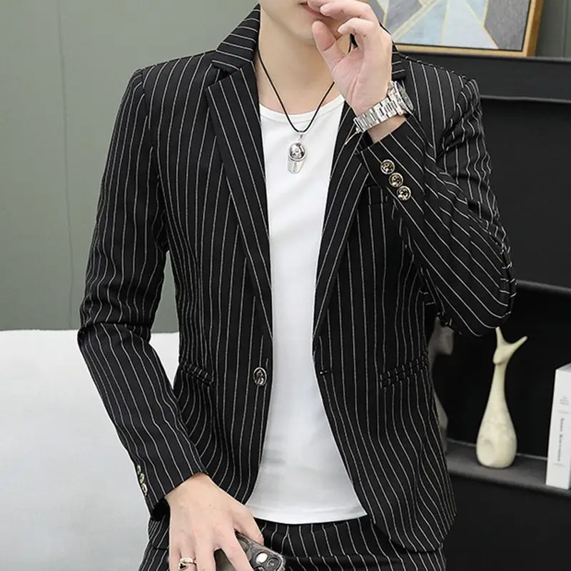 Мужской модный полосатый однобортный пиджак в корейском стиле для весны и осени, новинка, повседневный молодежный костюмный пиджак в городском стиле
Мужской модный полосатый однобортный пиджак в корейском стиле для весны и осени, новинка, повседневный молодежный костюмный пиджак в городском стиле