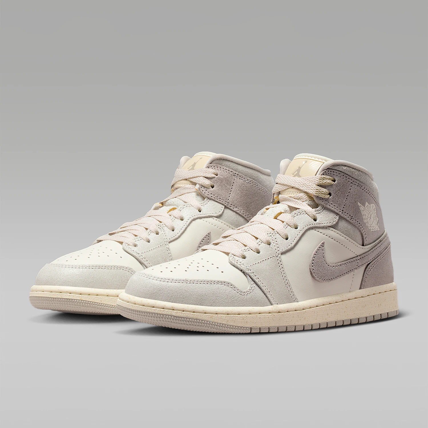 Nike Authentic JORDAN Women's High-Top Lace-Up Wear-Resistant Sports Basketball Shoes IB7010-001
Nike Authentic JORDAN Women's High-Top Lace-Up Wear-Resistant Sports Basketball Shoes IB7010-001