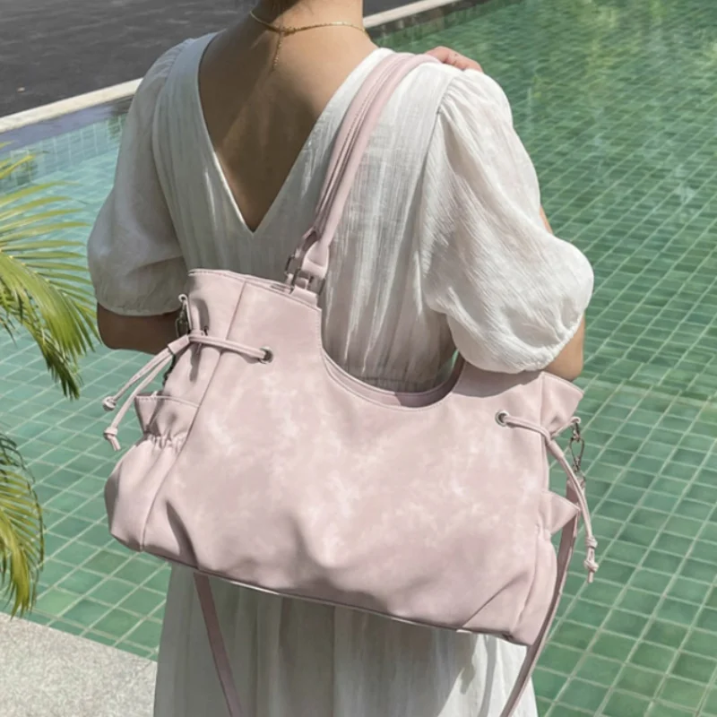 Korean Fashion Shoulder Bag, Drawstring Design Zippered Large Capacity Tote Bag Women Solid Color Casual Simple Crossbody Bag
Korean Fashion Shoulder Bag, Drawstring Design Zippered Large Capacity Tote Bag Women Solid Color Casual Simple Crossbody Bag